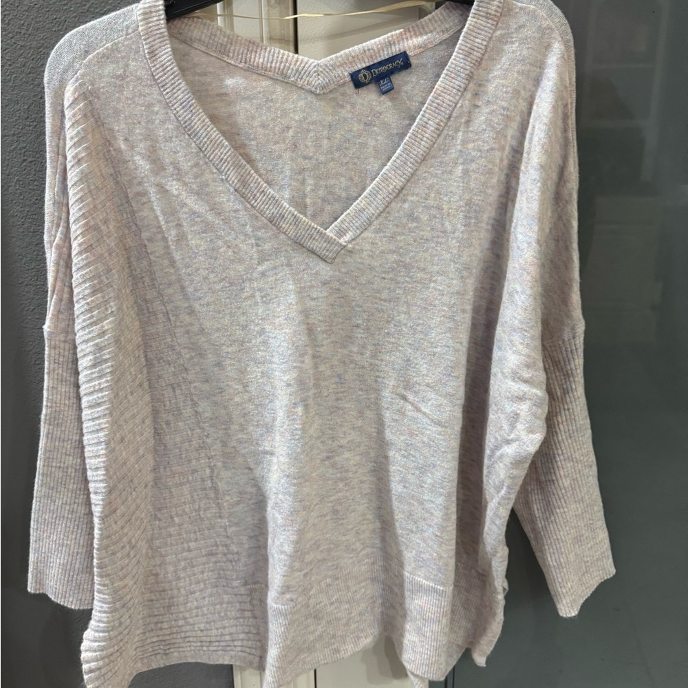 Democracy Women's Cream V-Neck Sweater